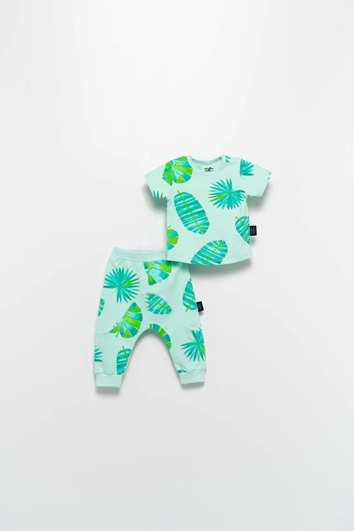 Short sleeve planet pattern design top paired with stretchable pajama pants.