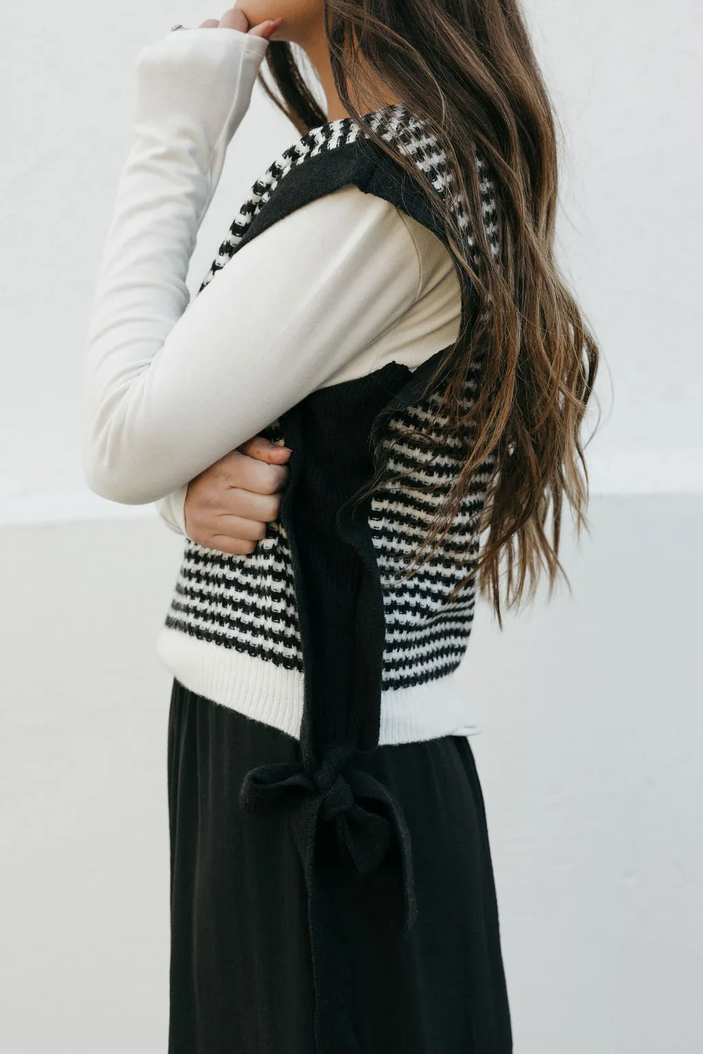 Tenlee Sweater Vest-Black/Ivory